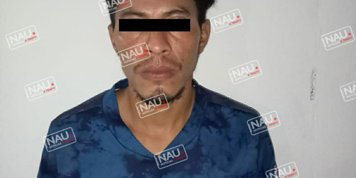 Detienen a sujeto en motocicleta y cuchillo.