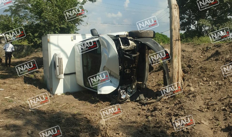 Vuelca carro en la carretera Mazatán – Álvaro Obregón.