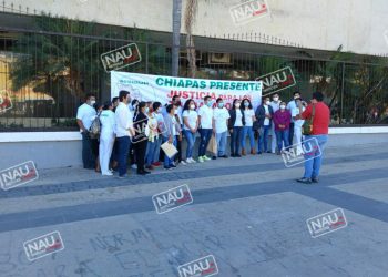 Se plantan en Palacio de Gobierno por despido.