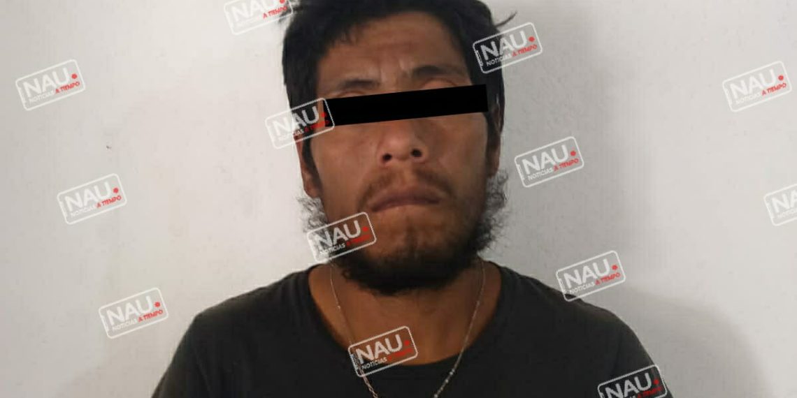 Había comprado dos carrujos de marihuana y fue detenido.