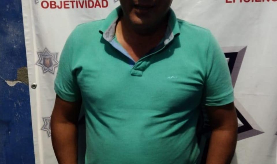 Detienen a ex tesorero de MAPASTEPEC por ataques a las vías de comunicación y lesiones.