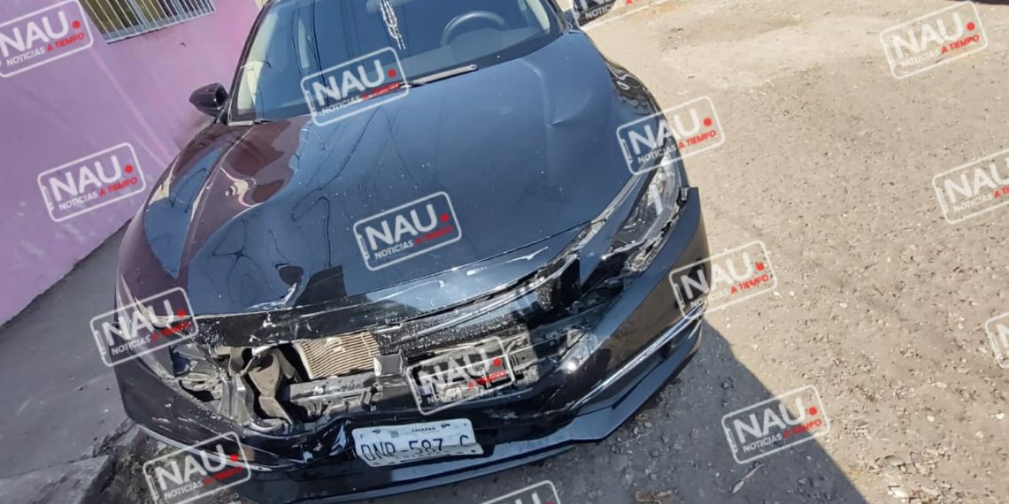 Daños materiales en accidente vial.