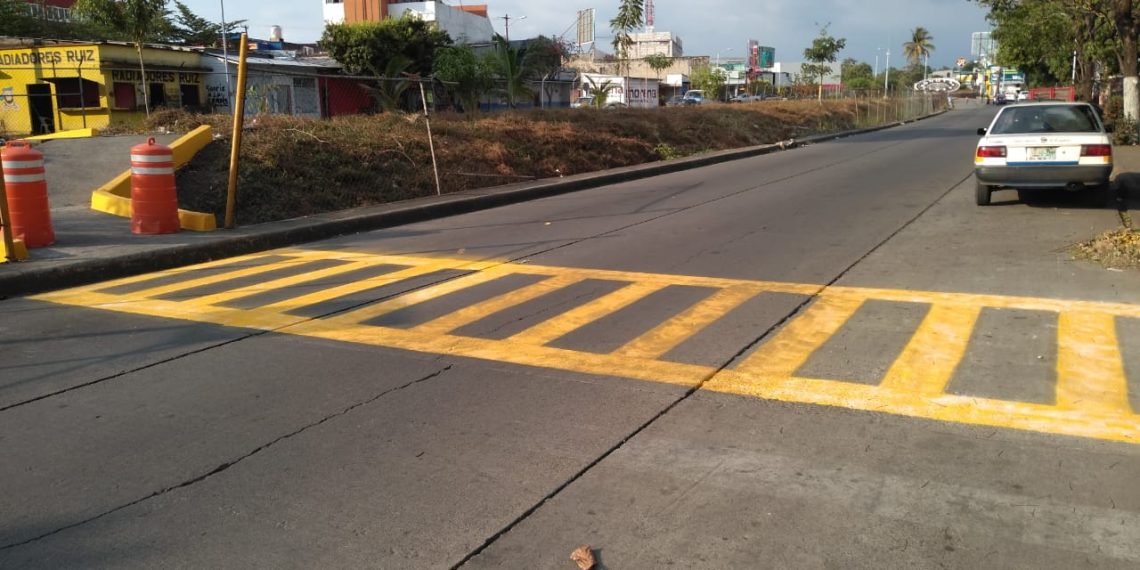 PARA FOMENTAR LA EDUCACIÓN VIAL, SE REALIZA LA SEÑALIZACIÓN DE CRUCES PEATONALES EN TAPACHULA