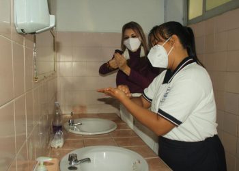 EN EL INICIO DE CLASES DEL COLEGIO DE BACHILLERES EN TAPACHULA, SE APLICAN MEDIDAS DE PROTECCIÓN A LA SALUD