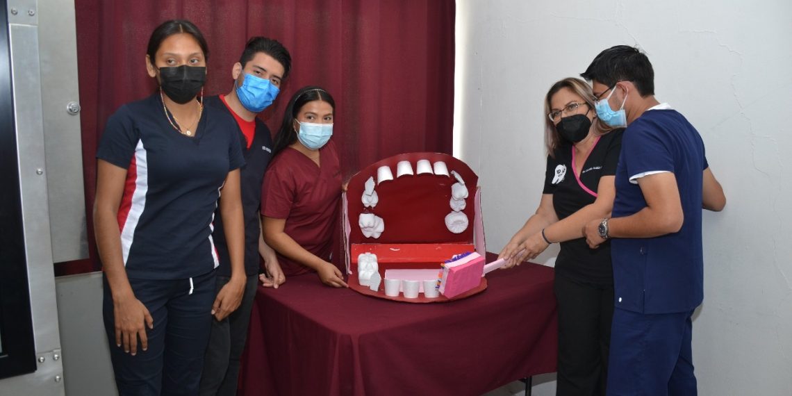 ESTUDIANTES RECIBEN PLÁTICA SOBRE PREVENCIÓN DE CARIES INFANTIL EN TAPACHULA