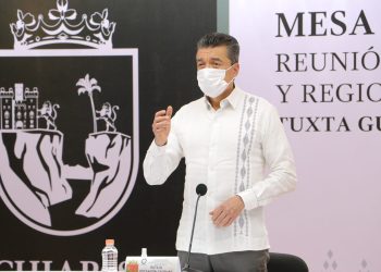 Exhortan a personas de 30 años en adelante a aplicarse la vacuna de refuerzo