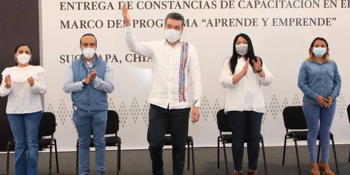 Mujeres de Suchiapa se capacitan para el trabajo; reciben constancias con validez oficial de la SEP