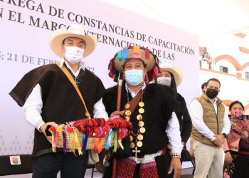 450 habitantes de pueblos indígenas reciben constancias de capacitación para el trabajo