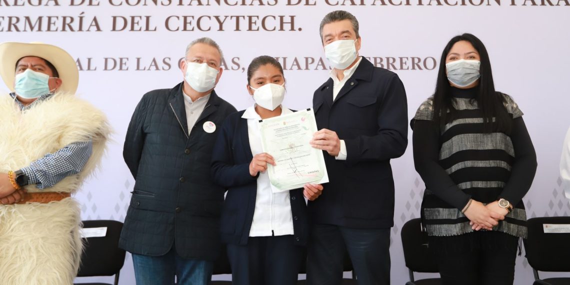 En SCLC, estudiantes de Enfermería del Cecyte Chiapas reciben constancias de capacitación