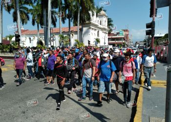 Migrantes de diferente nacionalidades se reúnen para marchar con rumbo a la COMAR.