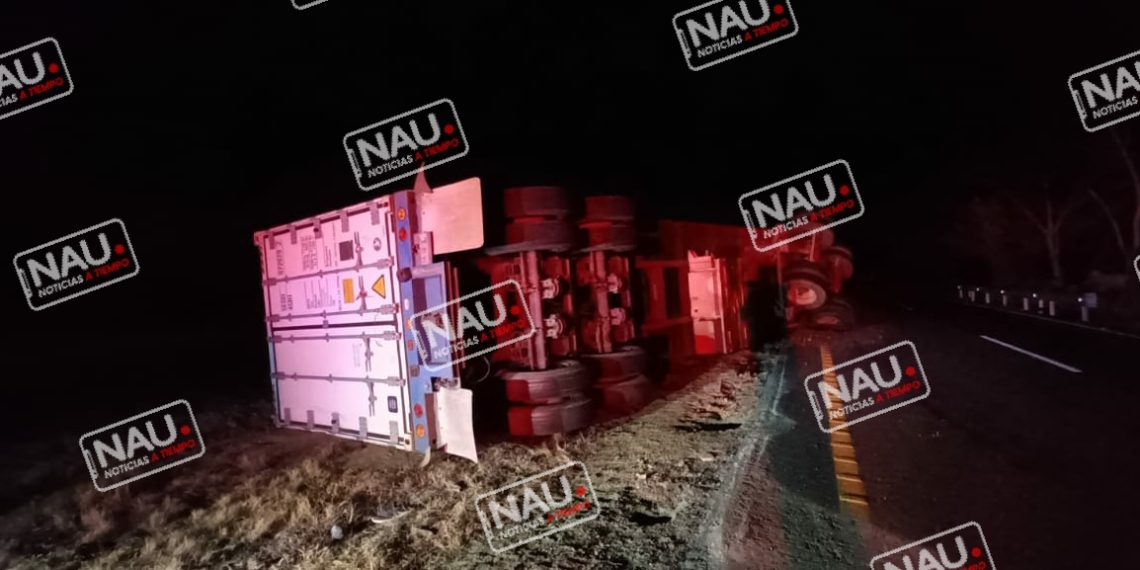 Tráiler atropella a una persona en MAPASTEPEC.