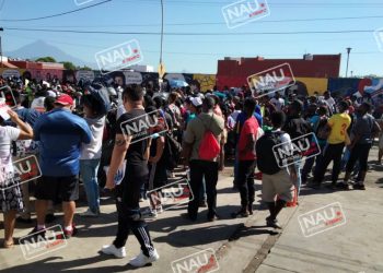 Migrantes haitianos radicalizan protesta en las instalaciones de Regularización migratoria.