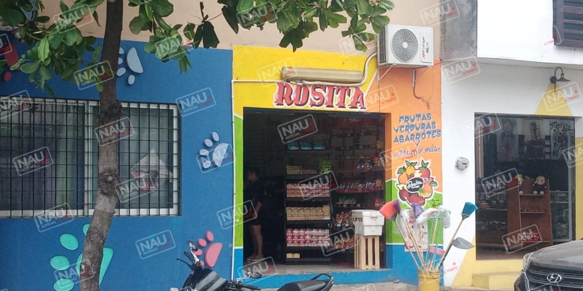 Con pistola en mano asaltan tienda de abarrotes