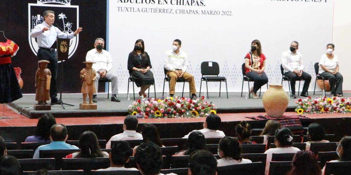 Fortalecen educación para personas jóvenes y adultas de Chiapas