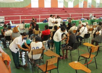 POR LA SALUD DE TODOS, CONTINÚA CAMPAÑA DE VACUNACIÓN CONTRA EL COVID-19 EN TAPACHULA