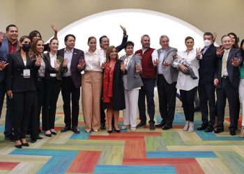 Asiste gobernador de Chiapas a Encuentro Municipalista