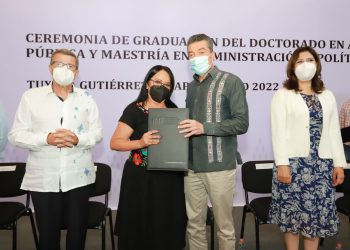 Atestigua Gobernador Ceremonia de Graduación de Doctorado y Maestría en Administración Pública del IAP Chiapas