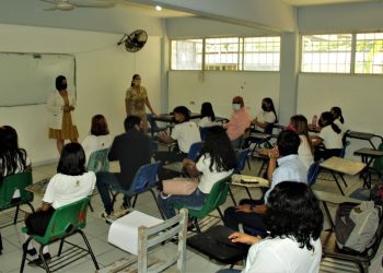 SE IMPARTEN PLÁTICAS PARA APOYAR EL DESARROLLO EDUCATIVO DE JÓVENES EN TAPACHULA