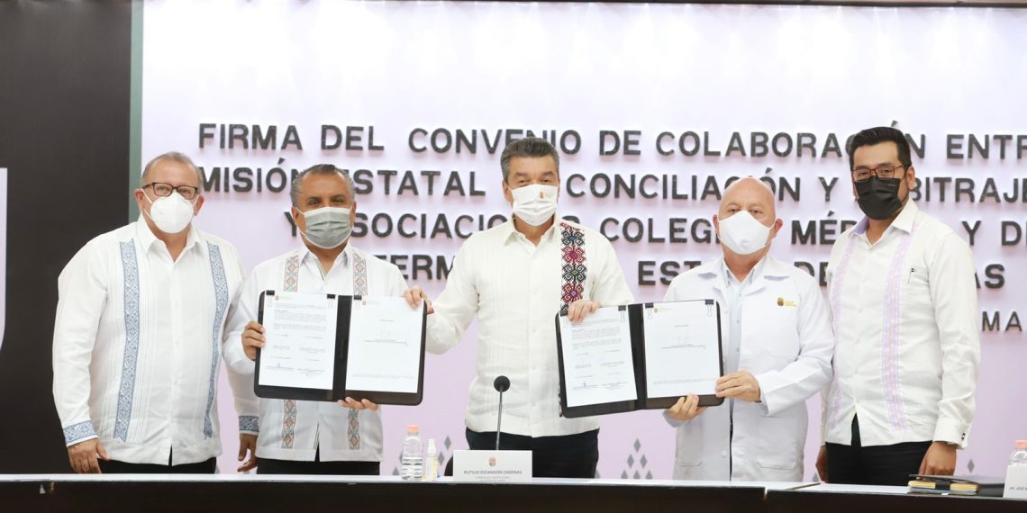 Atestigua Gobernador convenio entre Comisión Estatal de Conciliación y Arbitraje Médico y Colegios de Médicos