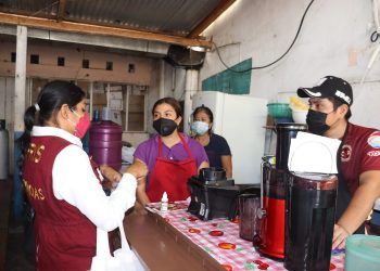 Dipris visitó el mercado público de Tuxtla Chico para realizar fomento sanitario