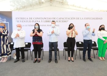 Gobernador entrega constancias de capacitación de la Especialidad “Juventud Plena y Libre de Suicidio”