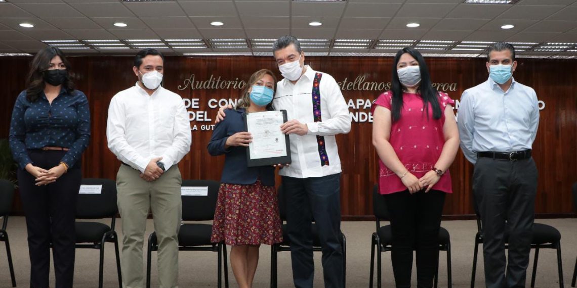 Entrega Gobernador constancias del Programa Aprende y Emprende a mujeres de la zona Metropolitana