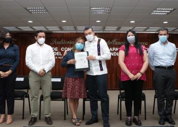 Entrega Gobernador constancias del Programa Aprende y Emprende a mujeres de la zona Metropolitana