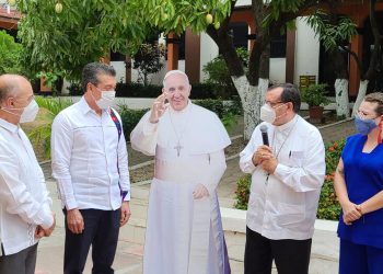 Encabeza Gobernador entrega de Papamóvil a la Arquidiócesis de Tuxtla Gutiérrez