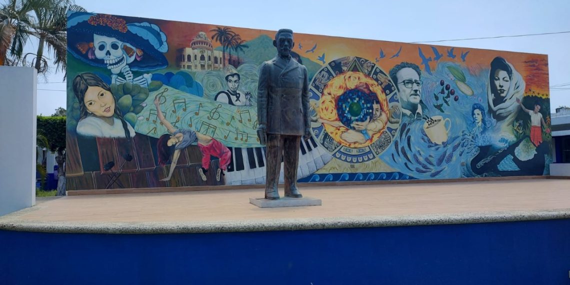 SE RESGUARDA LA ESTATUA DE BELISARIO DOMÍNGUEZ EN LA UNACH