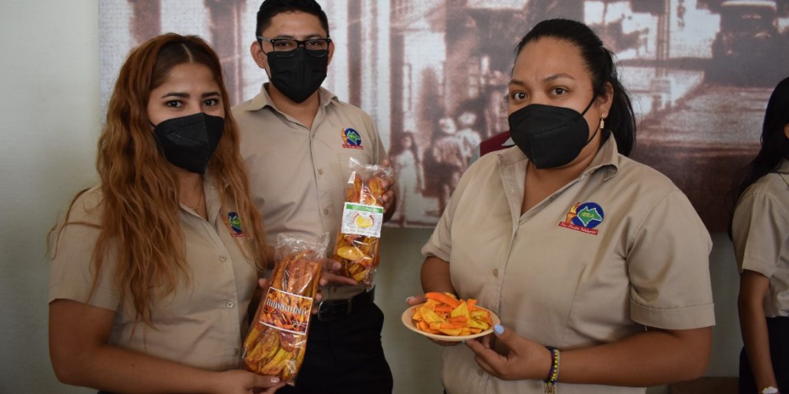 ESTUDIANTES UNIVERSITARIOS REALIZAN EXPOSICIÓN DE AGROALIMENTOS INNOVADORES EN TAPACHULA