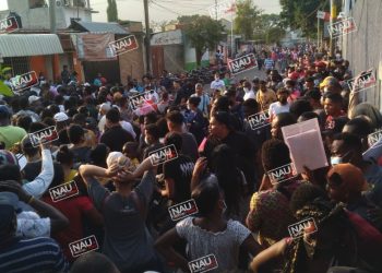Migrantes realizan desmanes en Regulación Migratoria de Tapachula.