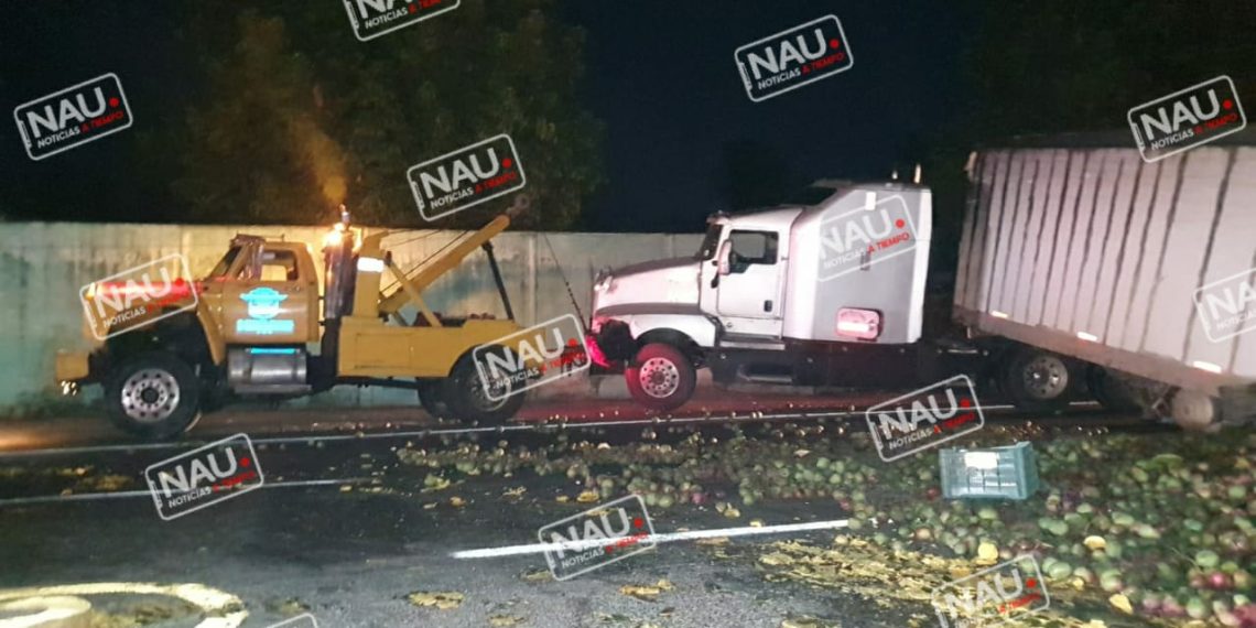 Tráiler salado chocó dos veces en un día