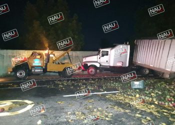 Tráiler salado chocó dos veces en un día