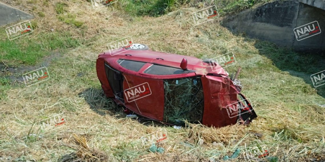 Dos lesionados deja volcadura en Suchiate.