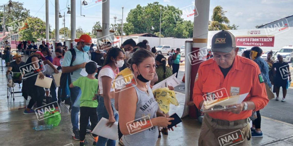 Más de 800 tarjetas por razones humanitarias entregan a migrantes.