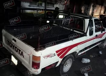 Abandonan camioneta con huellas de choque