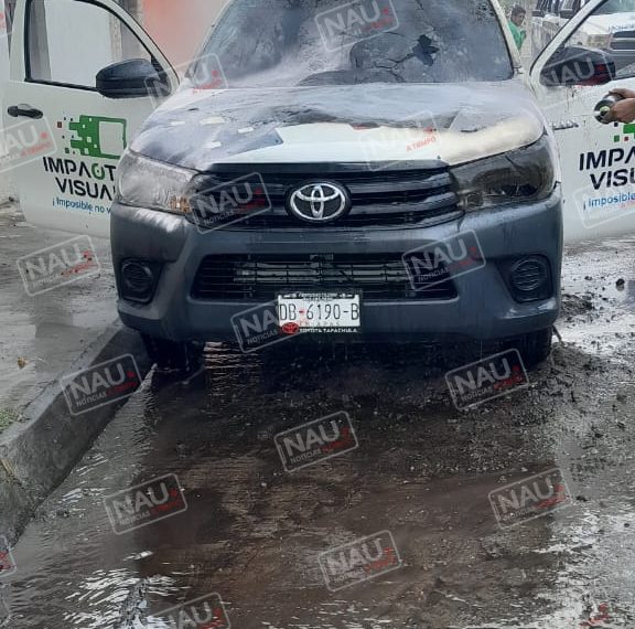 Sofocan incendio de vehículo en el Fraccionamiento Primavera