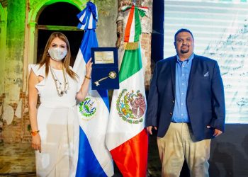 RECIBE LA PRESIDENTA MUNICIPAL ROSA IRENE URBINA CASTAÑEDA, LAS LLAVES DE LA CIUDAD DE SANTA ANA, EL SALVADOR