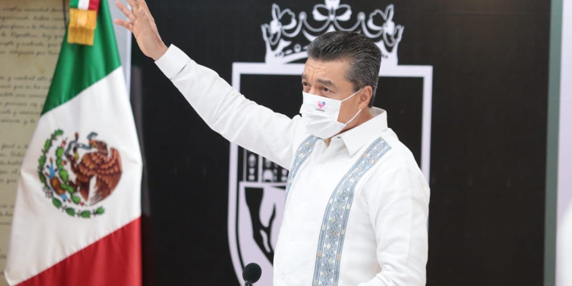 Gobernador reconoce al equipo del Hospital General de Tonalá por primer reimplante de brazo