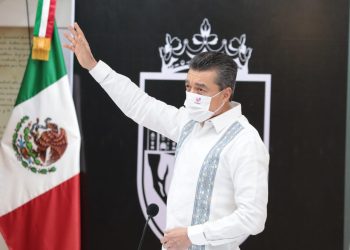 Gobernador reconoce al equipo del Hospital General de Tonalá por primer reimplante de brazo