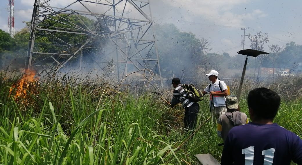 Protección Civil de Tuxtla Chico controla incendio de pastizal en el CantónEl Sacrificio