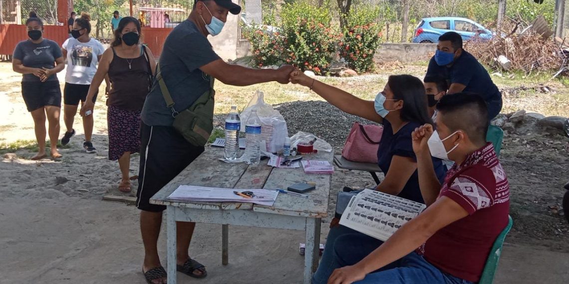 Alta participación ciudadana durante el ejercicio de “Revocación de Mandato” en Tuxtla Chico