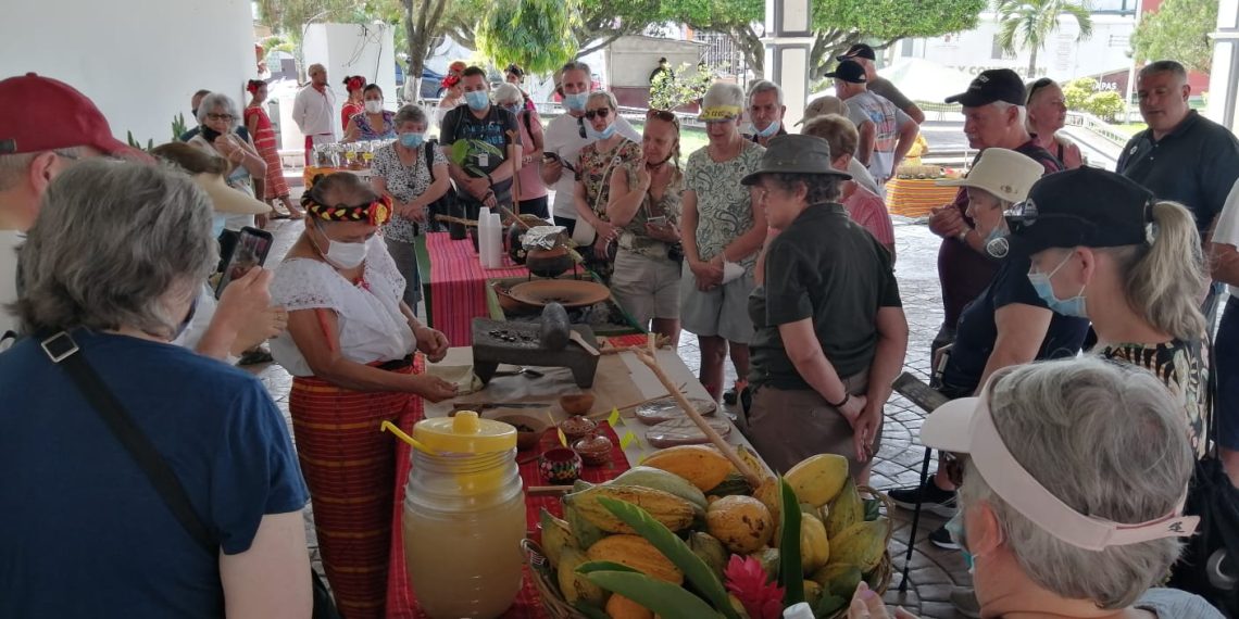 Turistas internacionales visitan Tuxtla Chico en Semana Santa
