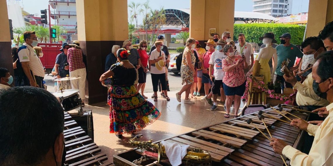 TAPACHULA RECIBE A CRUCERISTAS DEL NIWEUW AMSTERDAM