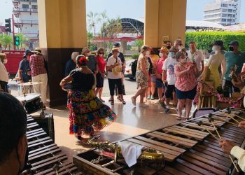 TAPACHULA RECIBE A CRUCERISTAS DEL NIWEUW AMSTERDAM