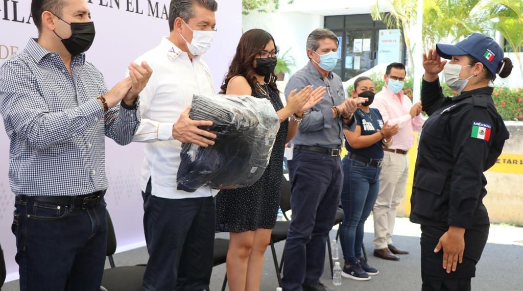 Entrega Rutilio Escandón herramientas para fortalecer el Programa “Vecino Vigilante”