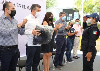 Entrega Rutilio Escandón herramientas para fortalecer el Programa “Vecino Vigilante”