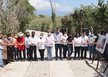 Cantón Mesopotamia cuenta con la primera obra de mejoramiento de camino