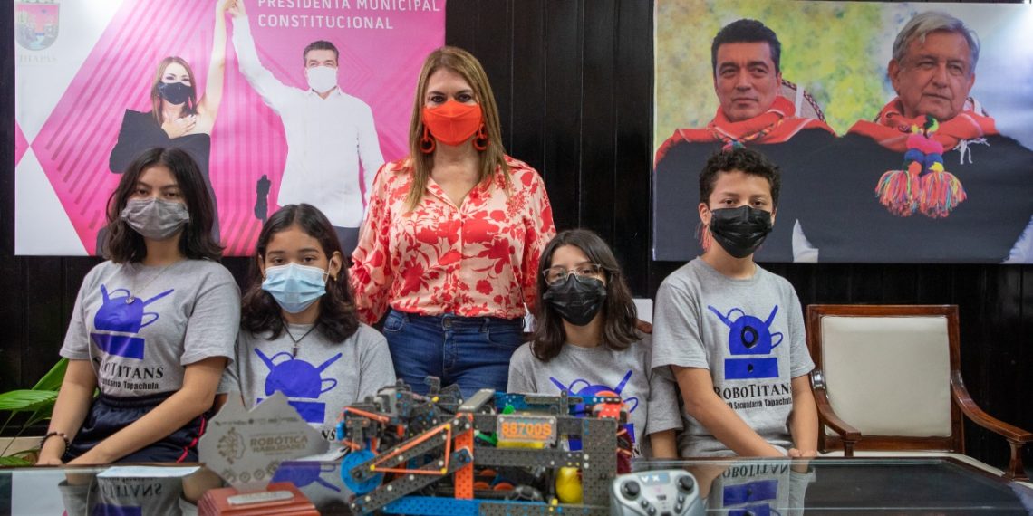 ROSY URBINA APOYA A NIÑOS DEL CLUB ROBOTITANS