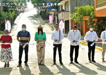 CON NUEVAS OBRAS Y ENTREGA DE ESCRITURAS SE HACE JUSTICIA SOCIAL A TAPACHULTECOS: ROSY URBINA